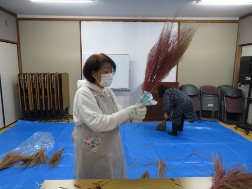 コキアのホウキ完成